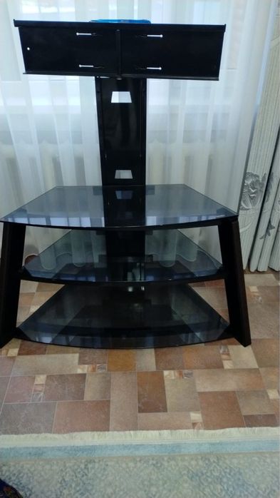 Продам тв-тумбу с кронштейном