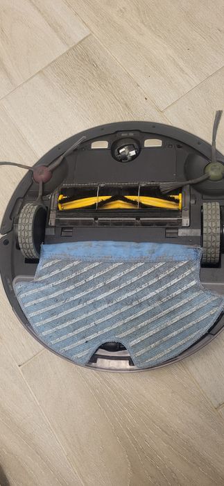 Va pot ajuta cu un aspirator  deebot.Nu am încărcător pentru .