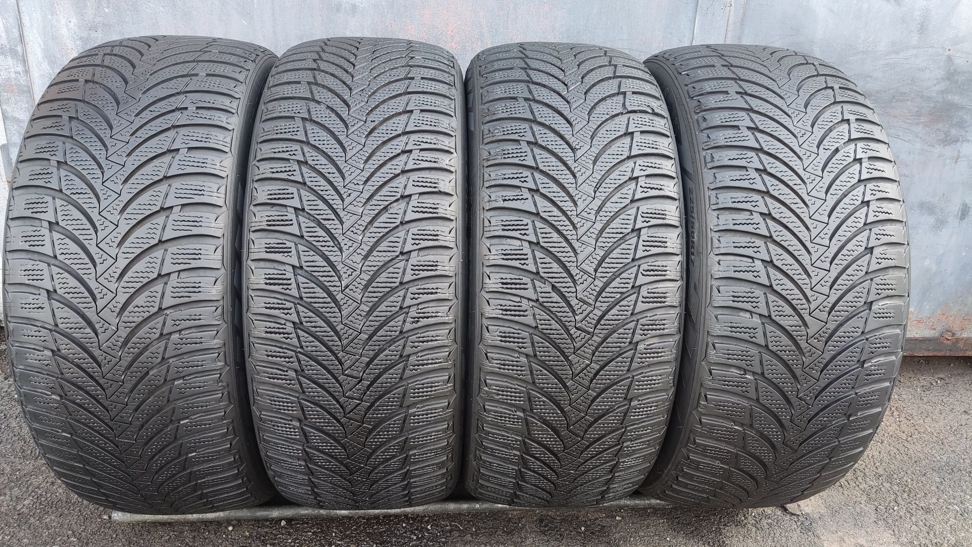 4бр. зимни гуми 225/50/17 Nexen Winguard 
dot22
8.26mm
Добро състояние