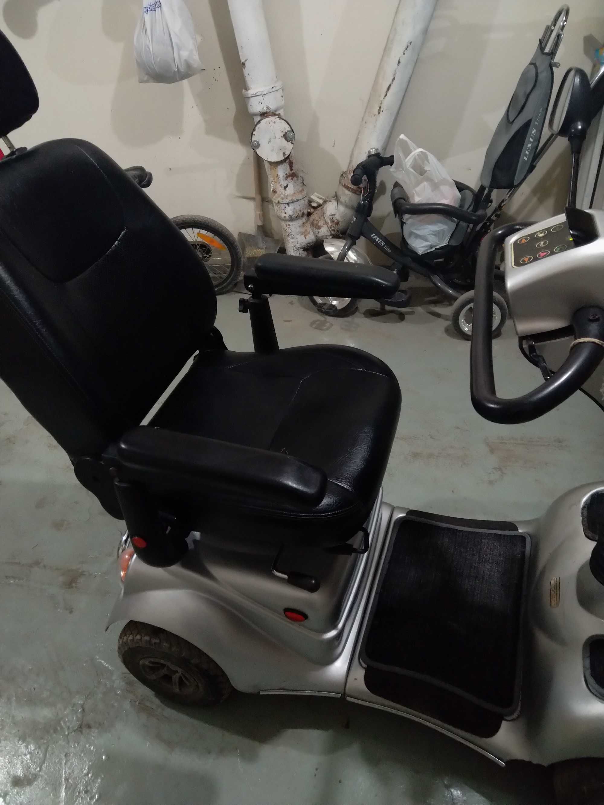 Инвалидна електрическа количка