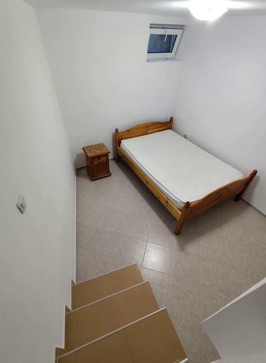 Дава се под наем Двустаен апартамент в Пловдив, Кършияка - 40 кв.м за 300 € - Снимка #2