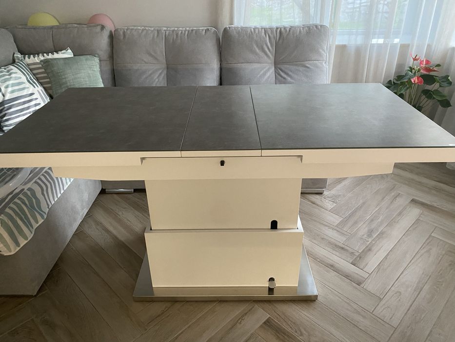 Маса с повдигащ механизъм