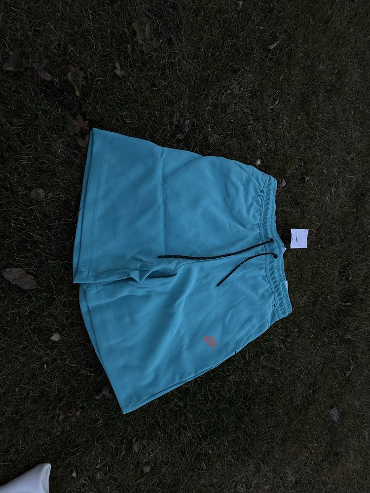 Pantaloni Scurti Nike Tech / 2025