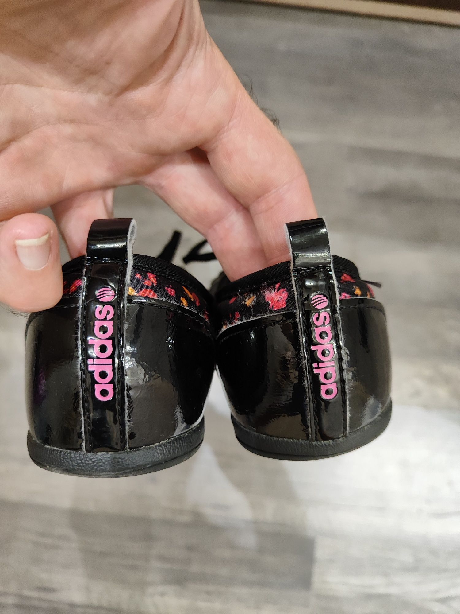 Дамски спортни обувки adidas