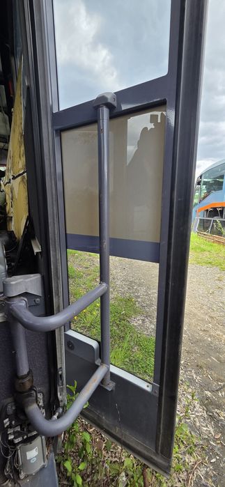 Usa mijloc partea din fata autobuz Mercedes Integro