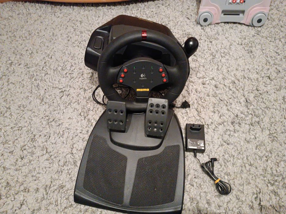 Volan Racing wheel cu pedale, schimbator Logitech Momo PC, Playstation