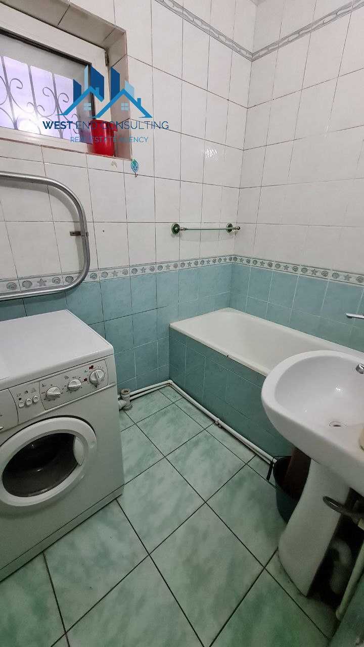 Продаётся в центре, под любой вид деятельности  80 м2
