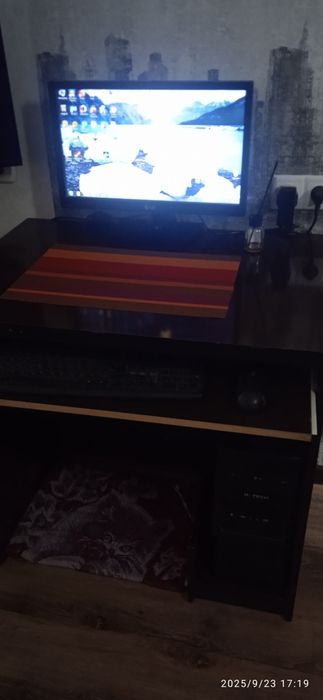 компьютер и стол