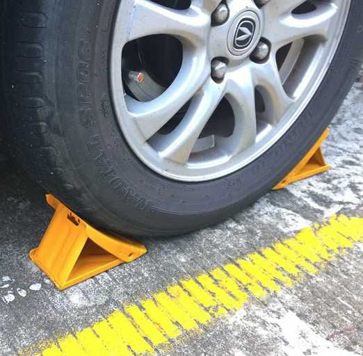 Клин за гуми за автомобил - метален / Подпирачка за кола