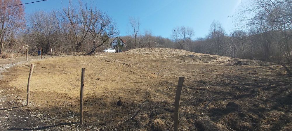 Particular vând teren intravilan  1360 mp. Breaza – 20500 euro