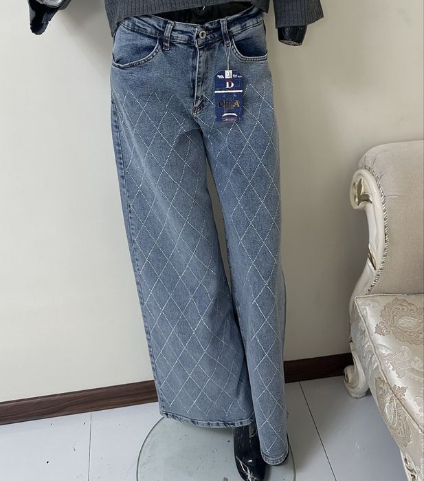 Blugi de dama cu pietricele model nou