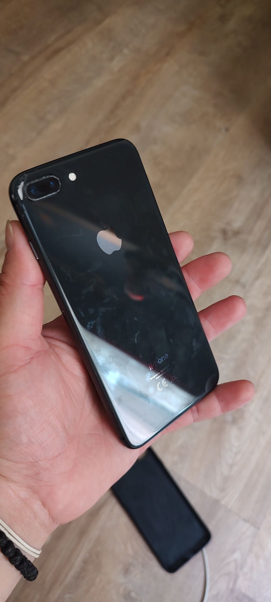 Ofer doar spre vânzare ,iPhone 8 plus utilizat