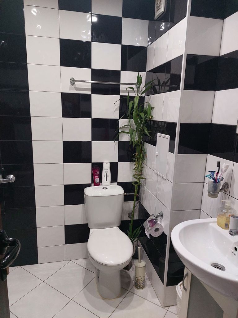 Дава се под наем Двустаен апартамент в Перник, Изток - 67 кв.м за 306 € - Снимка #3