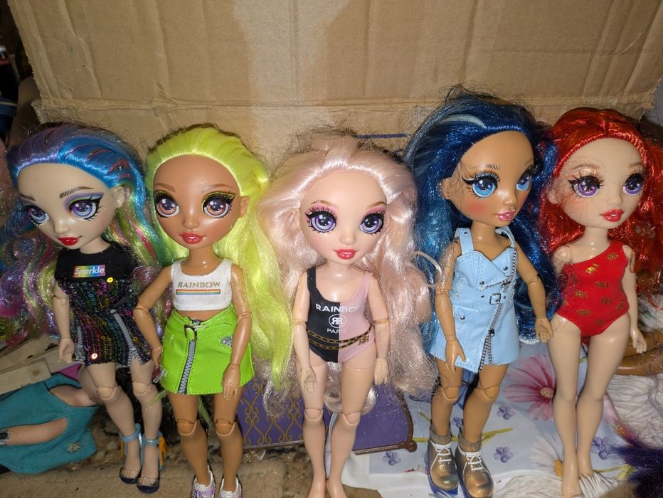 Păpuși Rainbow high