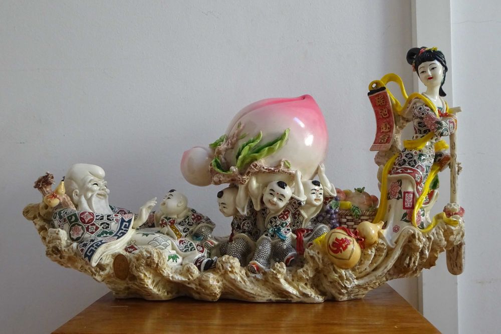 Statueta Asiatica Veche pictata manual, cu Piersica Nemuririi