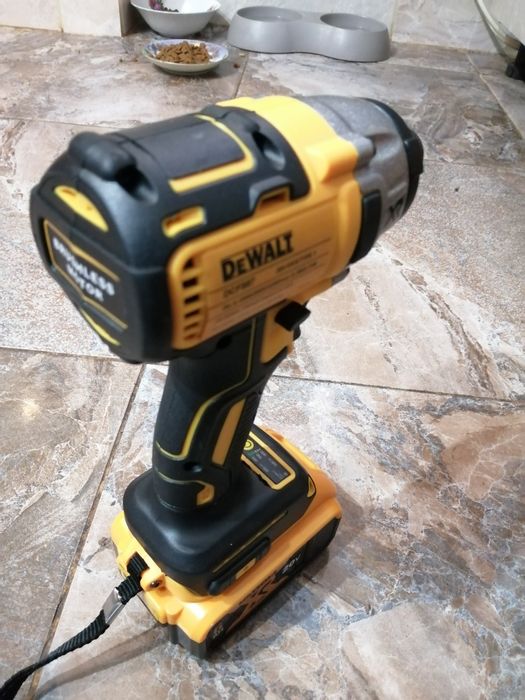 Autofiletanta cu Impact Dewalt DCF887