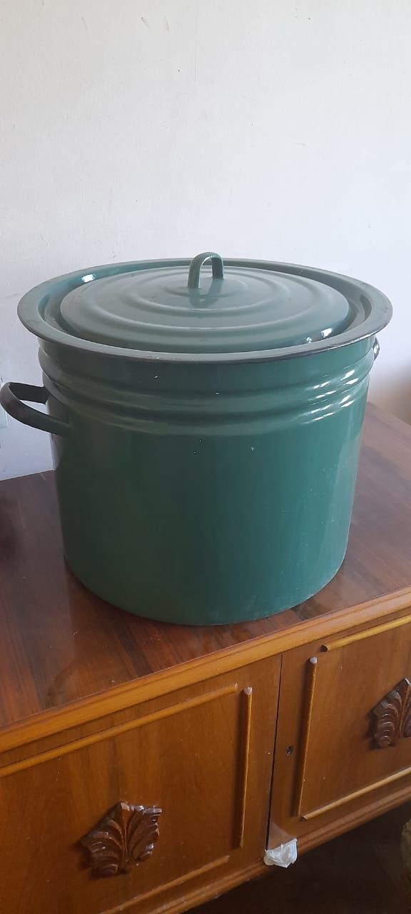 Продам эмалированную кастрюлю 50 л