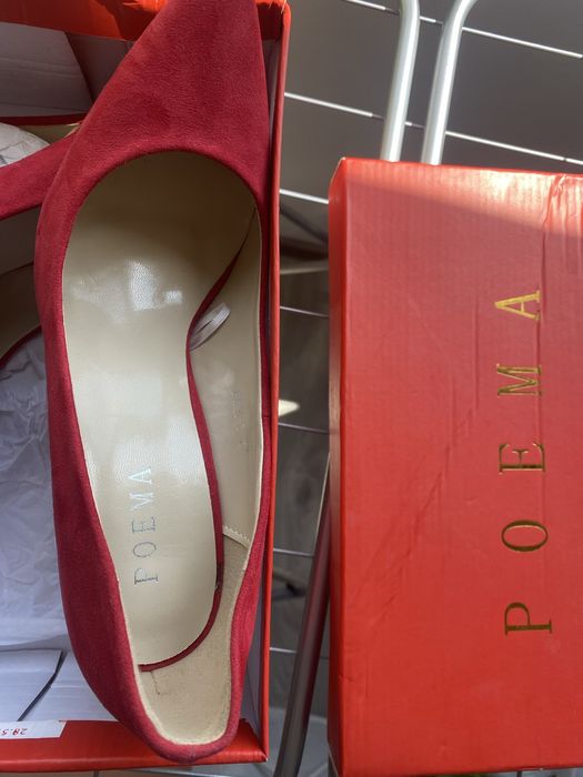 Pantofi Poema, marimea 37, in stare foarte buna.
