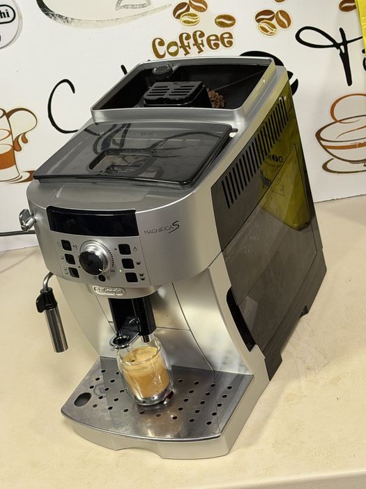Кафемашина кафе автомат delonghı magnifica S с гаранция