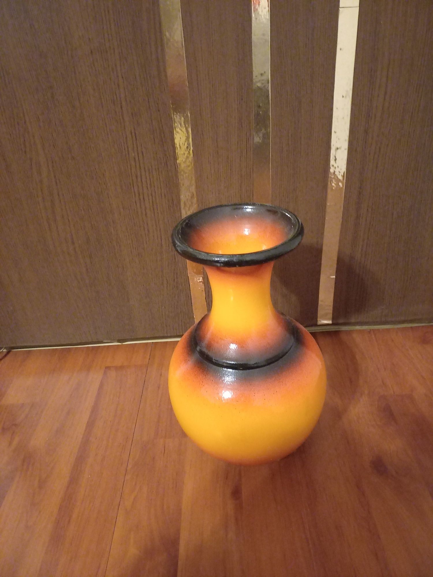 Продавам керамична  ваза.