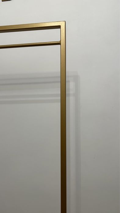 Stender haine auriu 2.1m H x 2m L