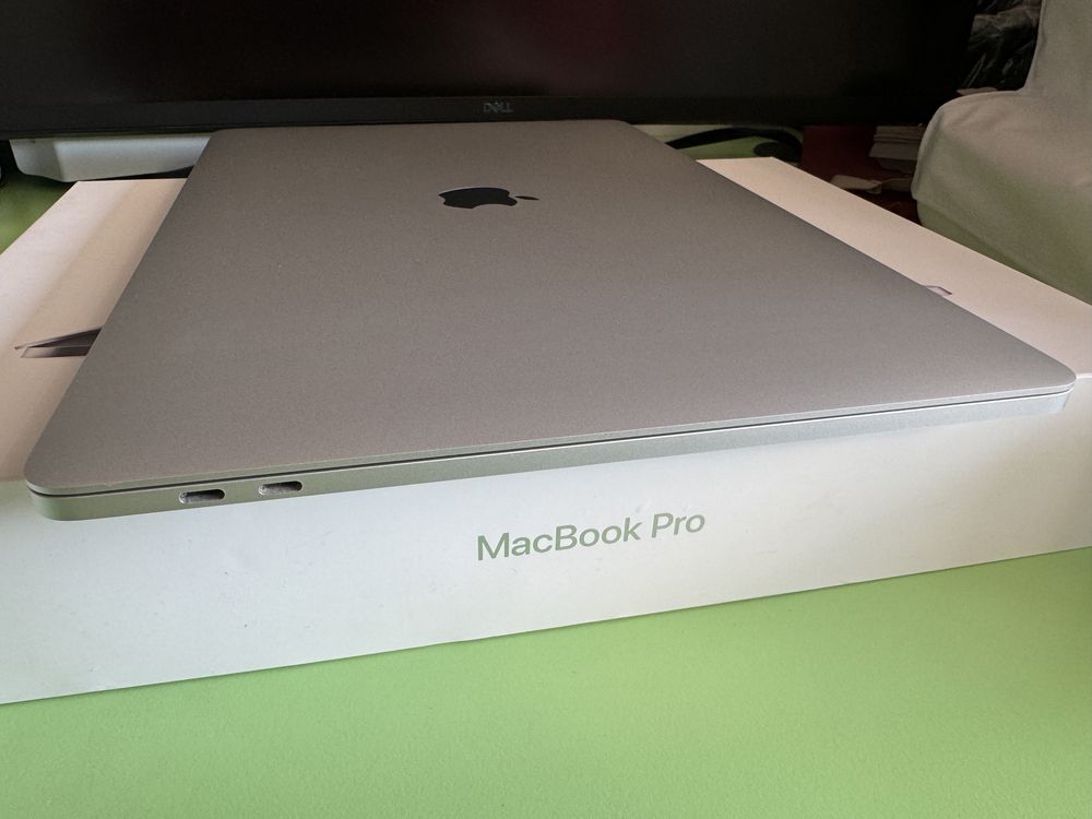 MacBook Pro (15-inch, 2018) 512gb 16gb ram