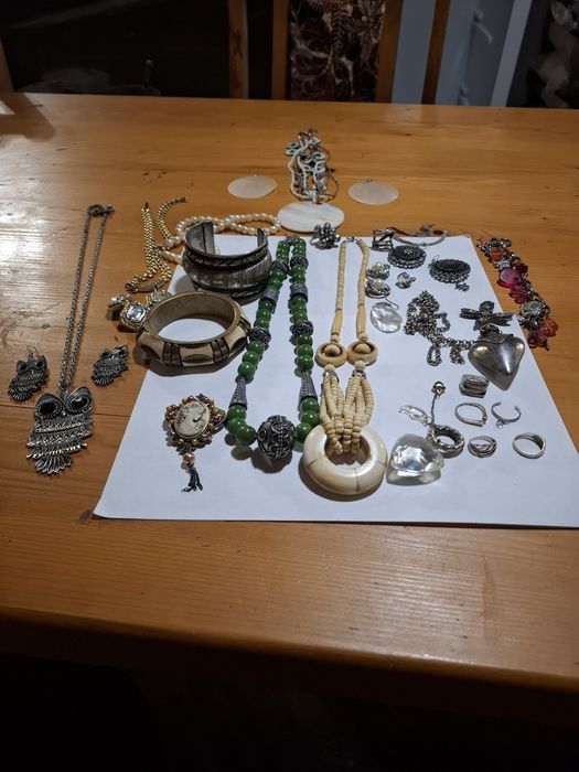 Продавам различни бижута