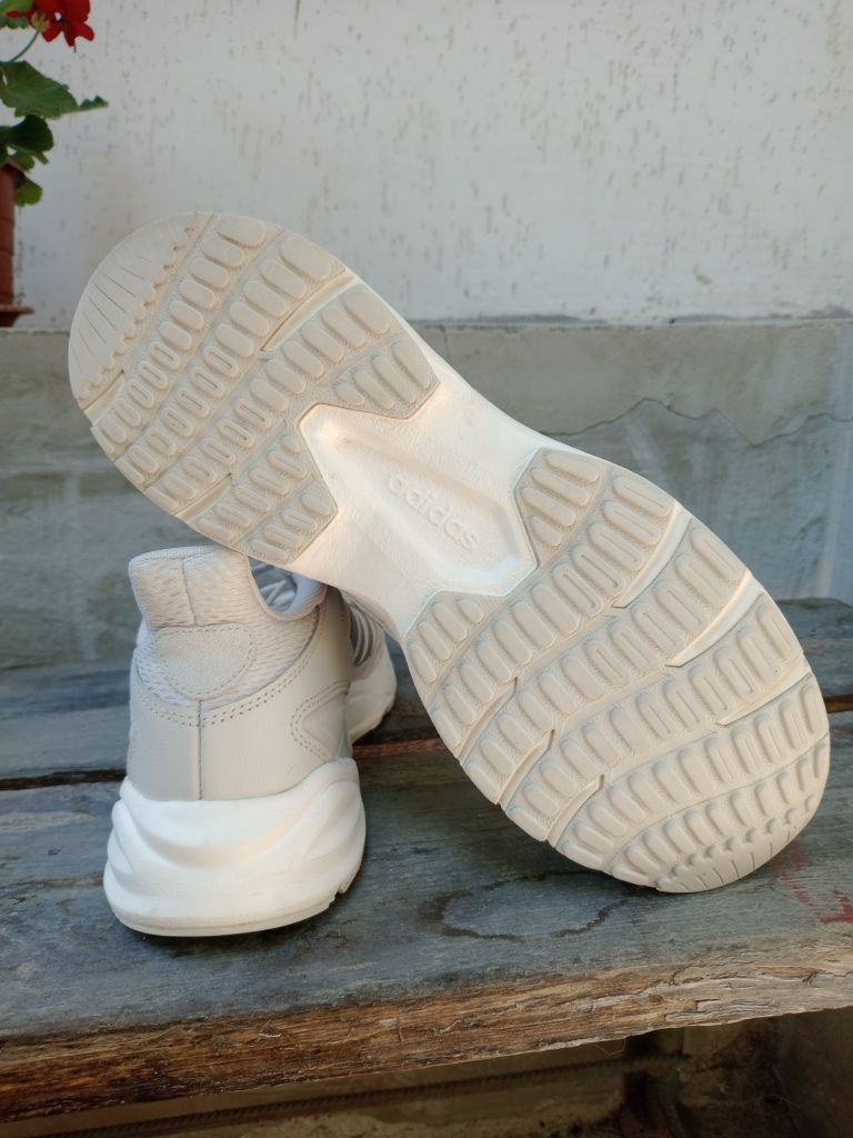 Маратонки Adidas номер 40 1/2