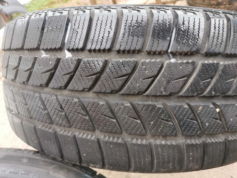 Гуми 225/40/18 DOT 26/23