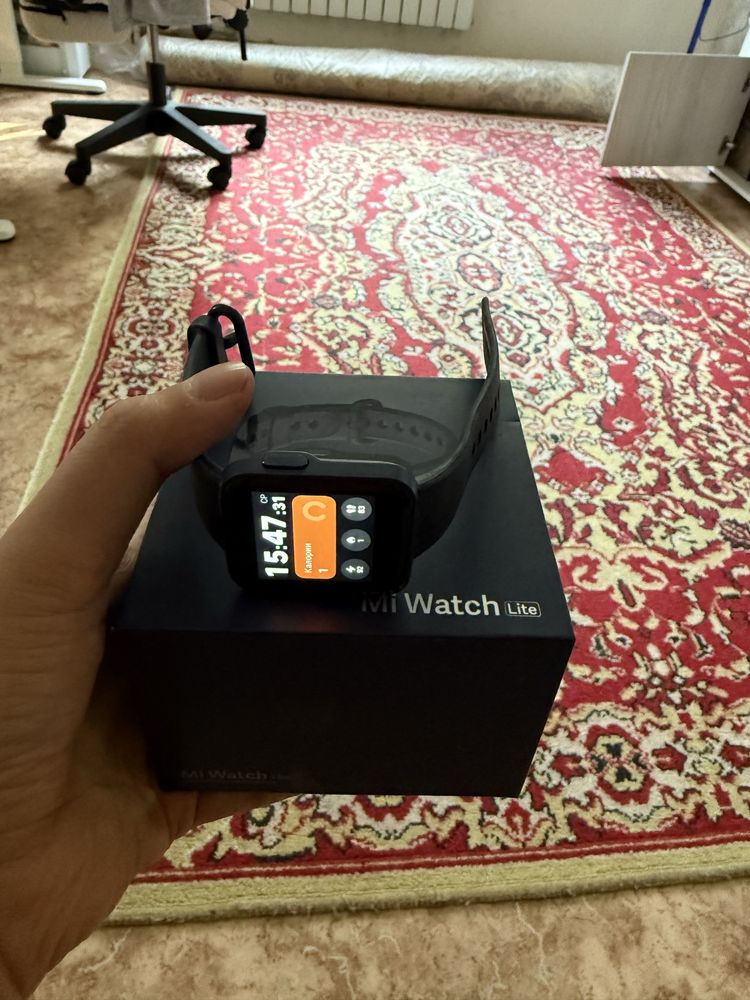 Продам смарт часы Mi Watch lite.