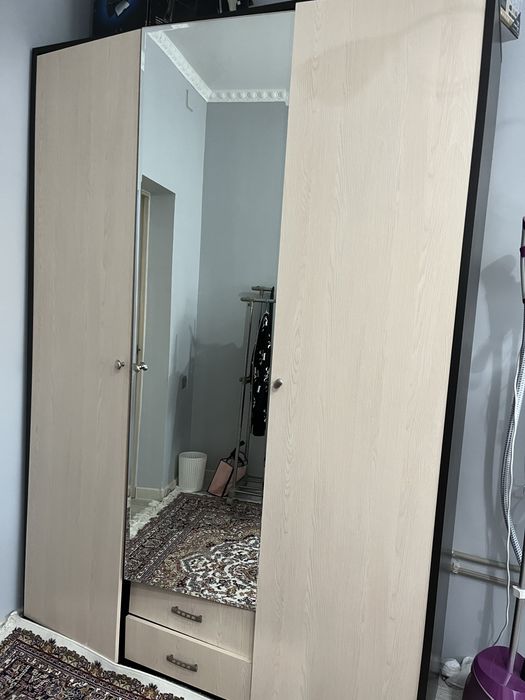 Продам шкаф с зеркалом и комод с зеркалом