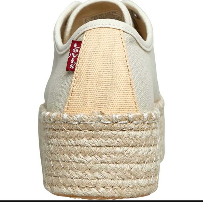 Обувки Levi's. Оригинални от Англия