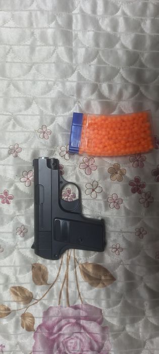 Пистолет игрушечный