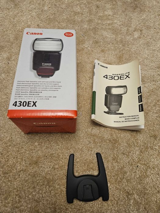 Светкавица Canon Speedlite 430EX II + калъф за нея