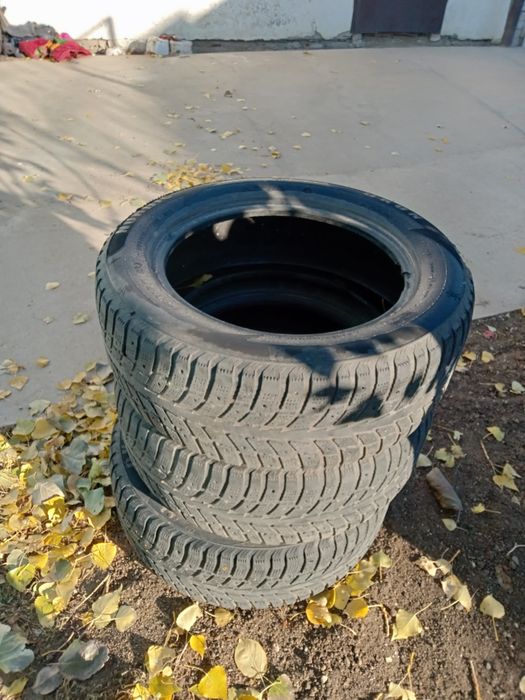 Зимние покрышки 215/55/16