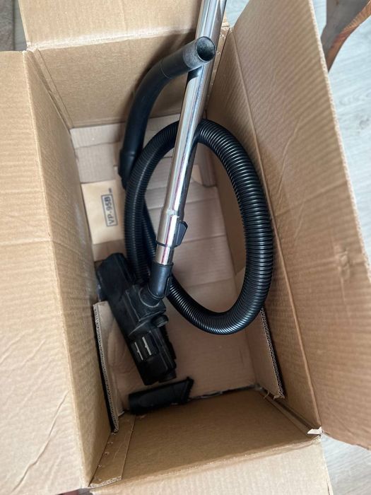 Yangidek holatdagi pilesos (пылесос) sotiladi