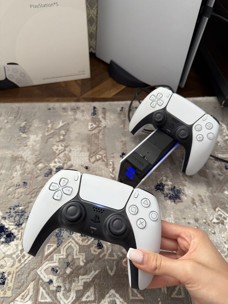 PlayStation 5 модель: CFI -1215A (Disc) с двумя джойстиками!
