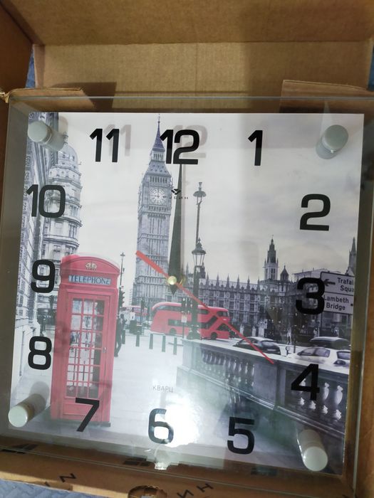 Настенные часы в отличном состоянии