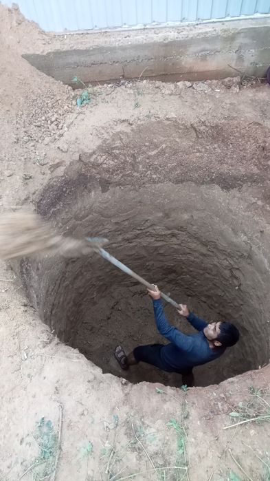 Копка  вручную траншеи
