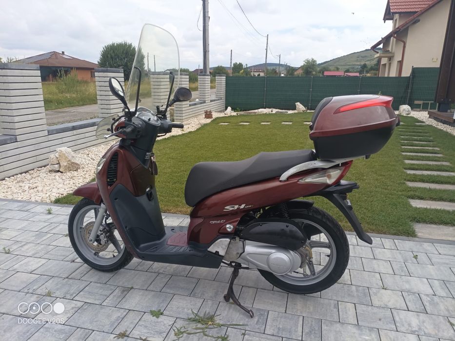 Honda Sh 125 i.   Se conduce cu B