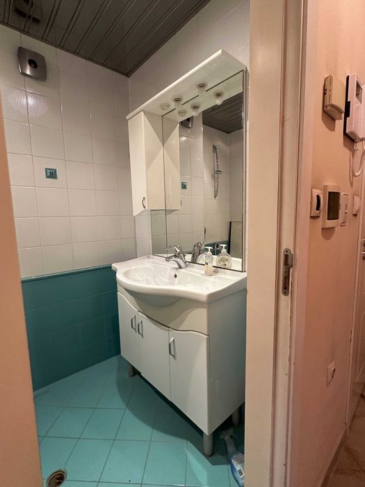 Кухненски шкафове /без уредите/,диван и шкаф за баня