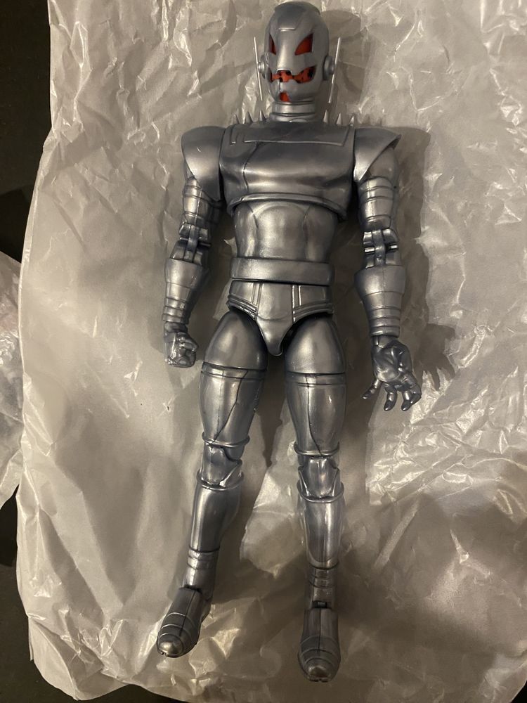 Figurina noua Hasbro Marvel Legends Ultron de 15 cm