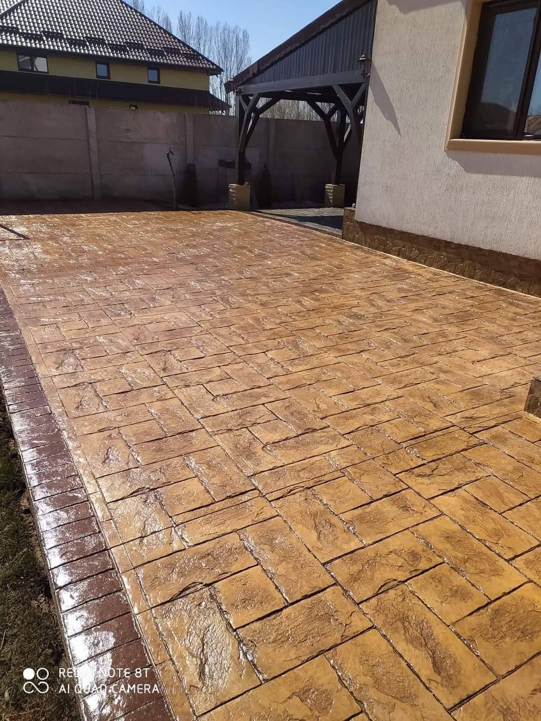 Beton amprentat, elicopterizat, măturat și vertical