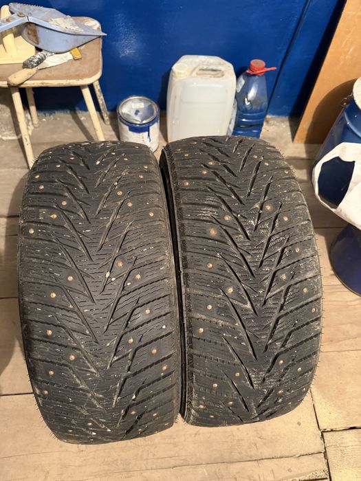 Продам резина 2 балона зима шипы,225/40/18