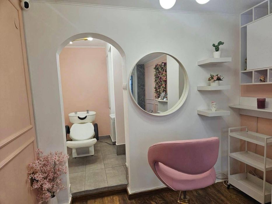 Фризьорско оборудване - стол, огледало