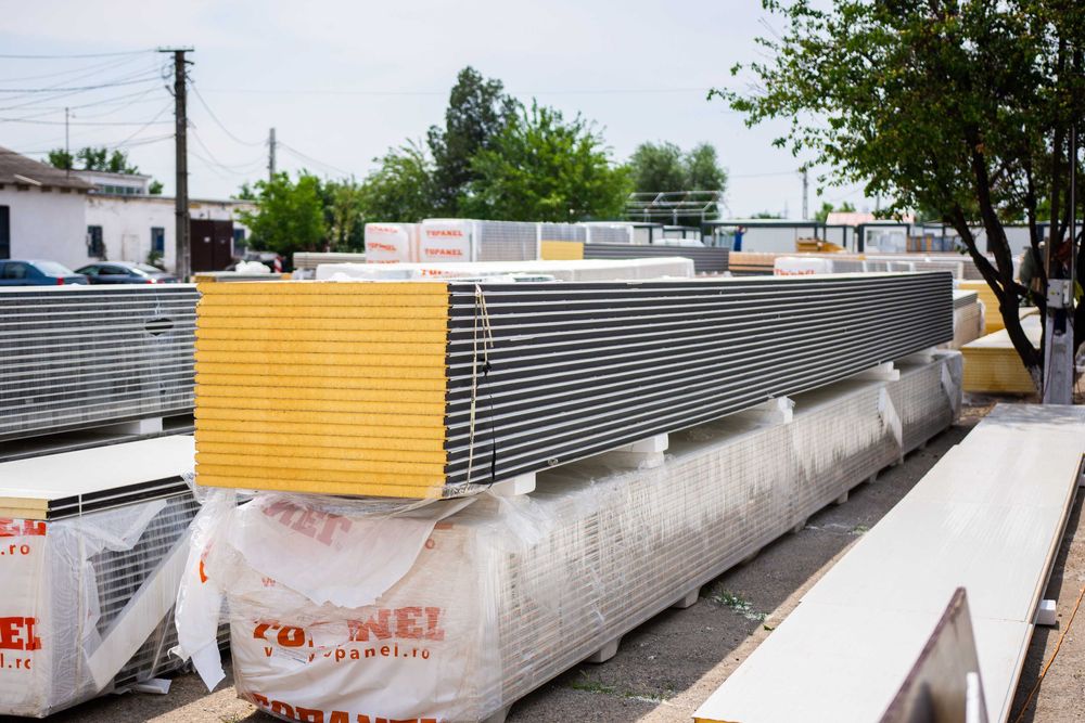 Panouri Sandwich si accesorii pentru perete sau acoperis noi sau SH