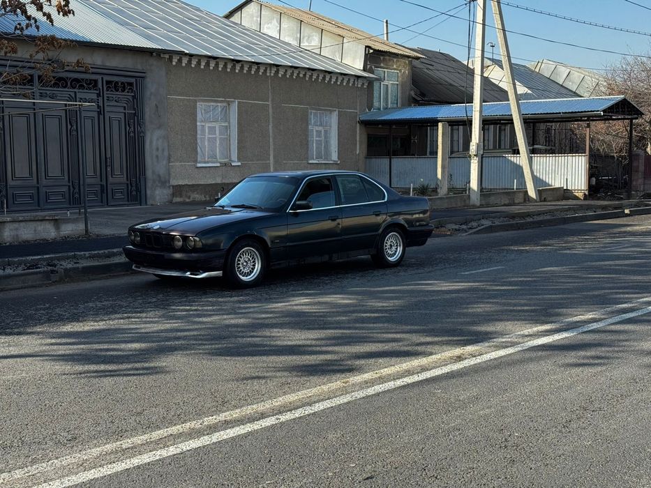 Продам BMW. Салон живой.Музыка.3D полики. Новый АКБ. Масло в двигателе