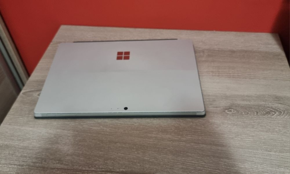 Microsoft Surface Pro 5   12.3 инчов