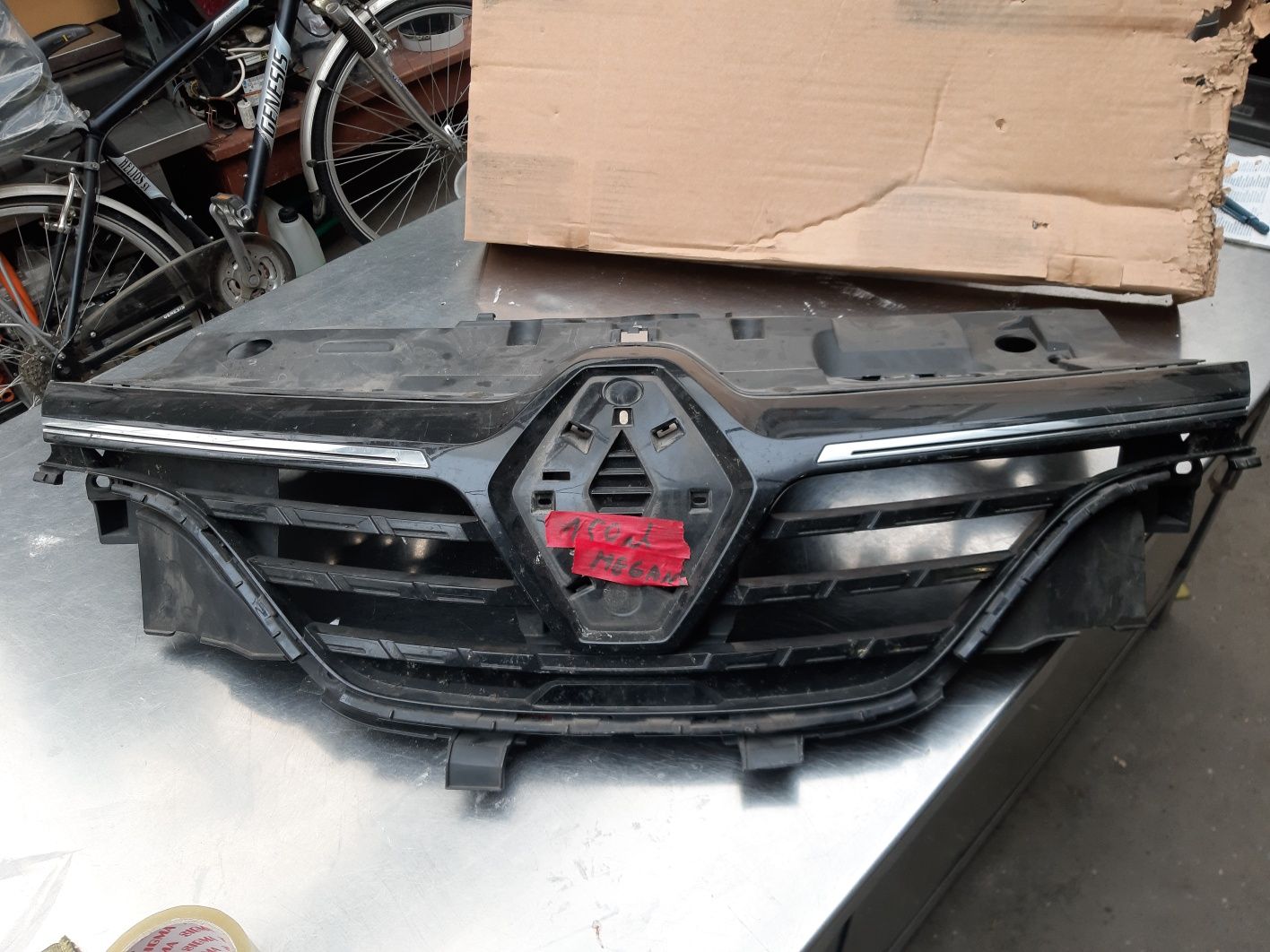 Грил решетка рено Меган 4  Renault  Megane  4