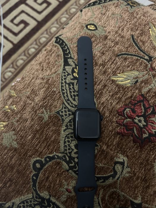 Продам Apple watch se 2gen
